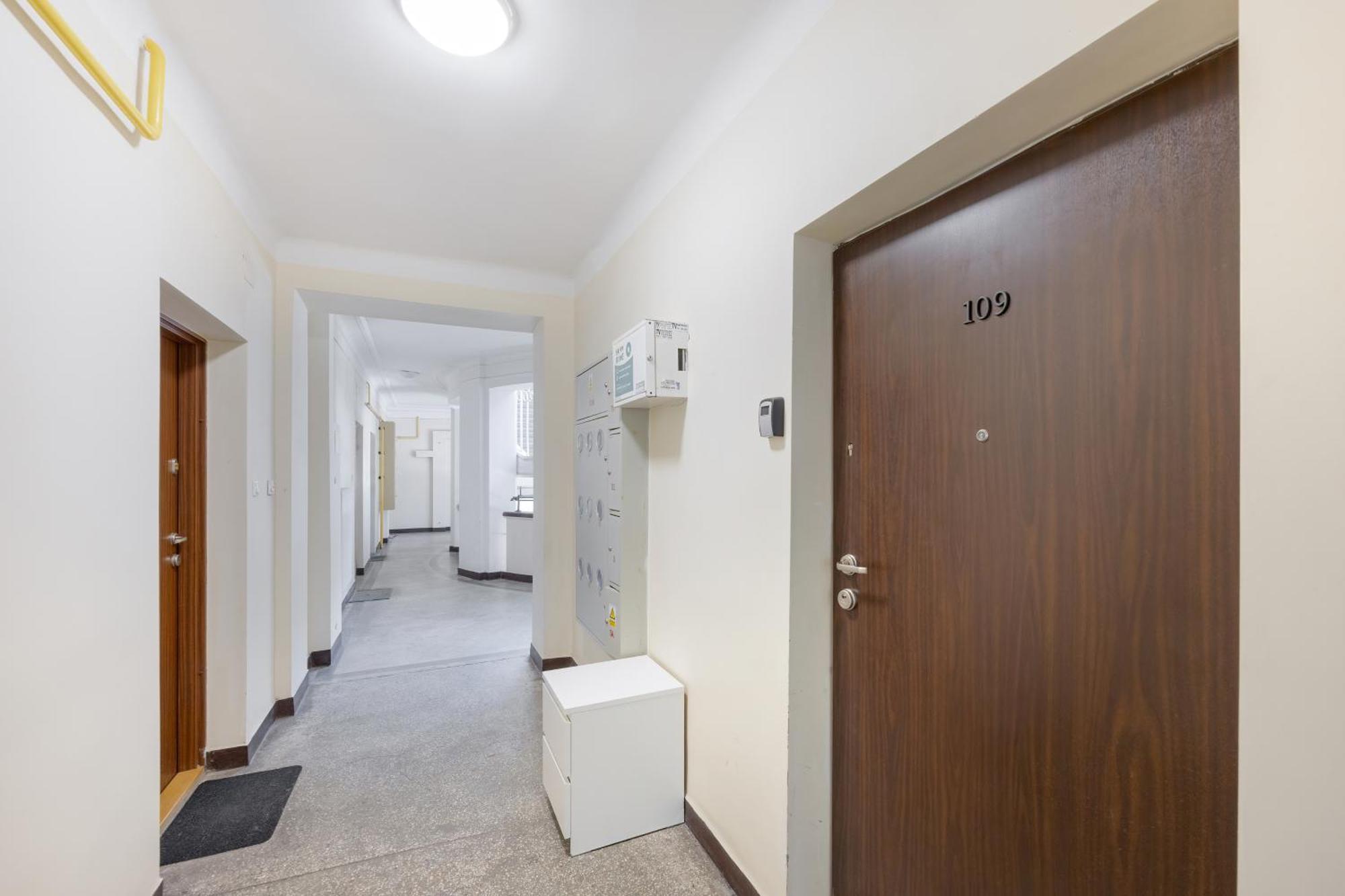J&W Apartments Studio Solidarnosci ワルシャワ エクステリア 写真